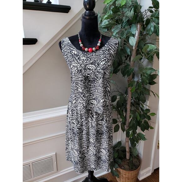 Robert Louis Fit & Flare Dress Womens Size 1X White Black Leaf Print Round Neck - Picture 1 of 11